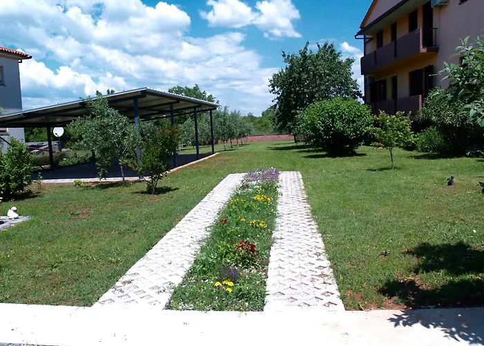 Karolina - Oasis Apartman Póla