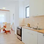 Apartment Karolina - Oasis With Free Parking Pula