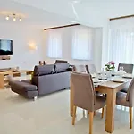 Karolina - Oasis With Free Parking *