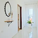 Apartment Karolina - Oasis With Free Parking