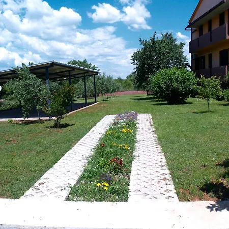 Karolina - Oasis With Free Parking Apartment Pula