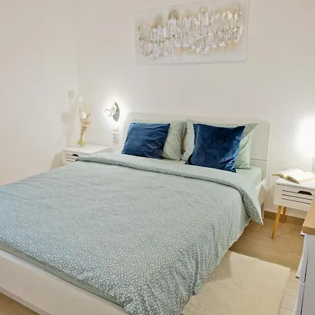 Apartment Karolina - Oasis With Free Parking