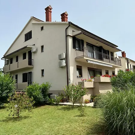 Apartment Karolina - Oasis With Free Parking Pula