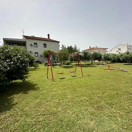 Apartment Karolina - Oasis With Free Parking Pula